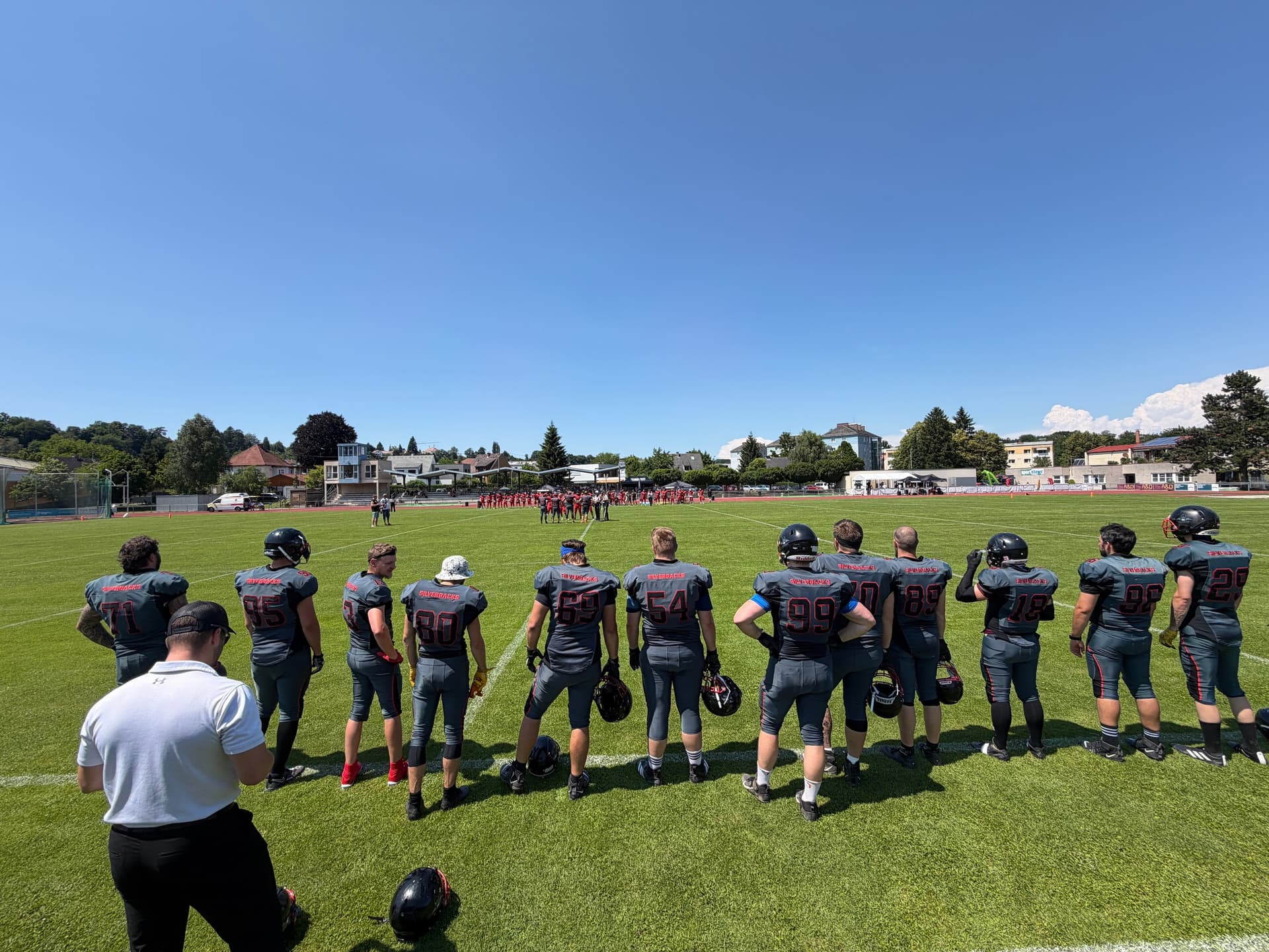 Die 17 Silverbacks gegenüber den fast 40 Spielern der Predators Steyr